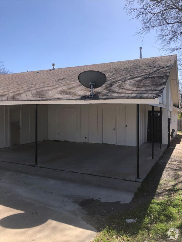 Building Photo - 1621 Rutland Dr Rental