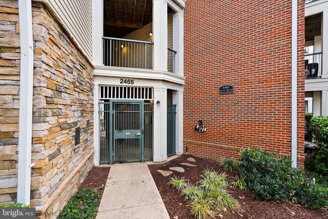 Photo - 2465 Army Navy Dr Unidad 204