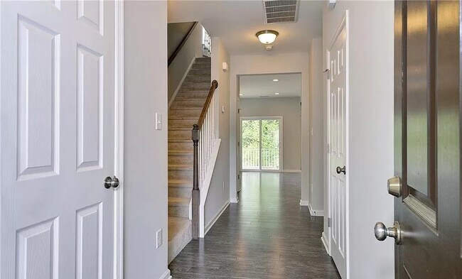 Photo - 4715 Minutemen Way
