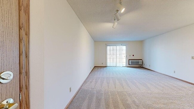 Large 1 Bedroom Ranch Living Area
