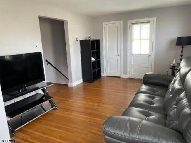 Photo - 208 N Harding Ave