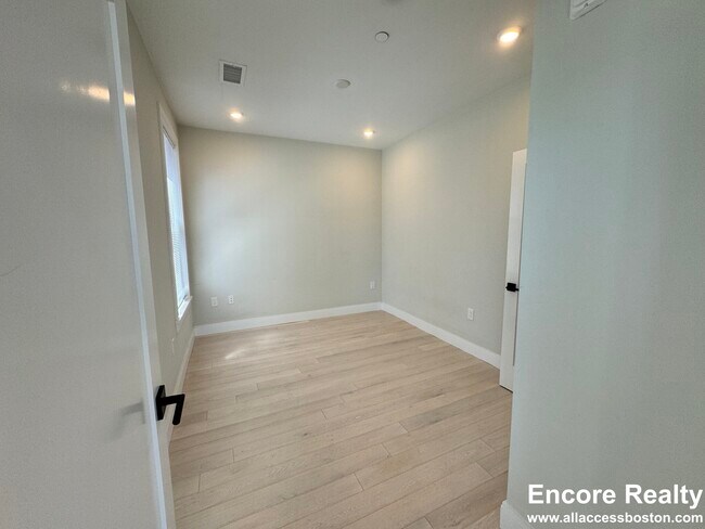 Photo - 197 Green St Unidad 307