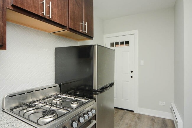 533 W Belden Ave Unit 103B