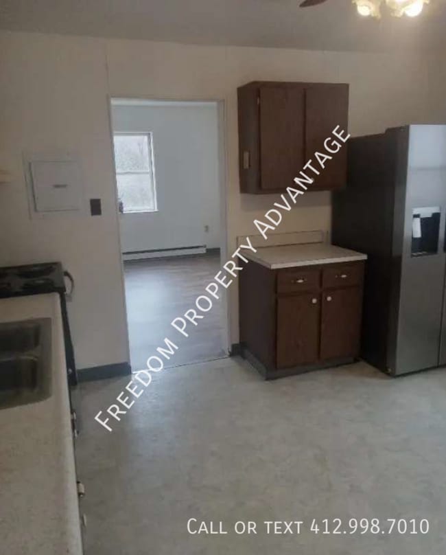 Photo - 1943 Broadway Ave Unit B