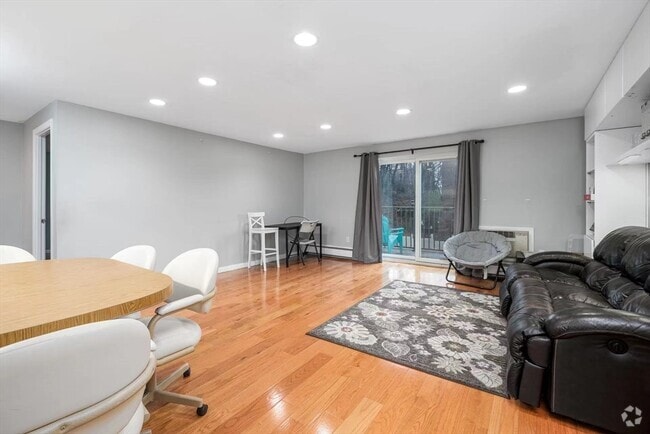 Building Photo - 121 Tremont St Unit D4 Rental