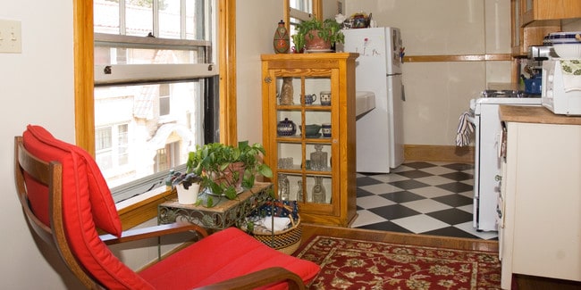Eat In Kitchen - Crescent Garden