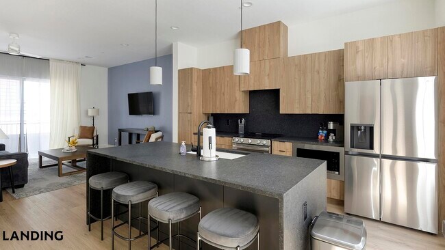 2206 Arroyo Ave Unit 203