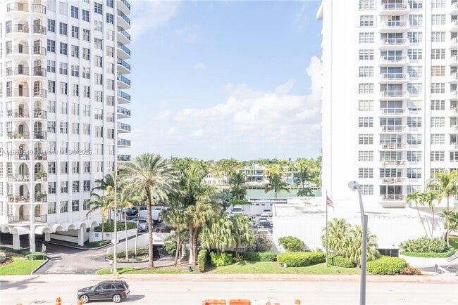 Building Photo - 5701 Collins Ave Unit 405 Rental