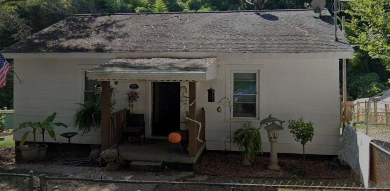 Photo - 321 N Vance St House