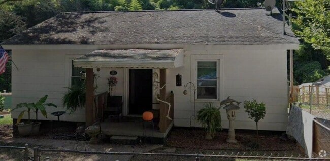 Building Photo - 321 N Vance St Rental