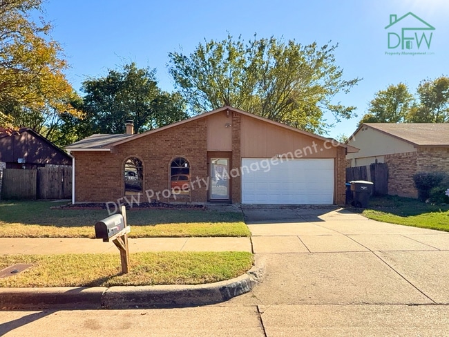 Building Photo - Cozy 3-Bedroom Home with Fireplace, Covered Patio & Large Fenced Backyard for Lease