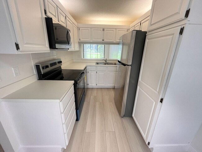 Building Photo - 2061 Keystone Dr Unit A