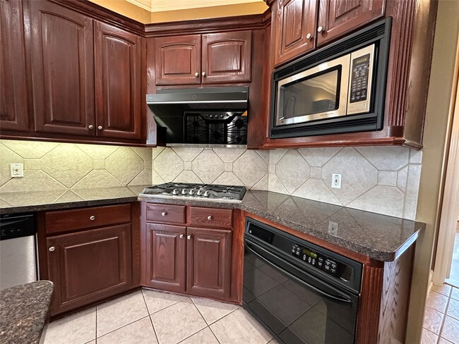 Photo - 17 Ambleside Crescent Dr