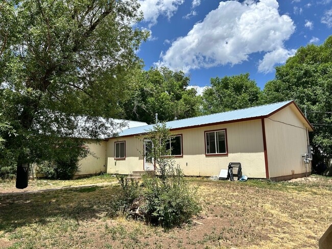 Building Photo - 105 Unit B