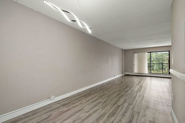Photo - 10411 Cedar Lk Rd S Unidad 409