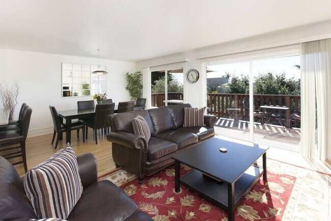 Photo - 2971 Washington St