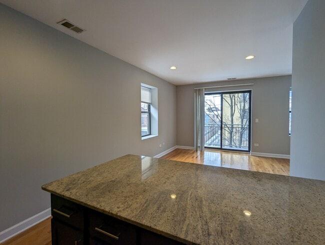 Photo - 4744 N Maplewood Ave Unit 4759-404
