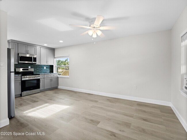 Photo - 101 Deland Ave Unidad 5