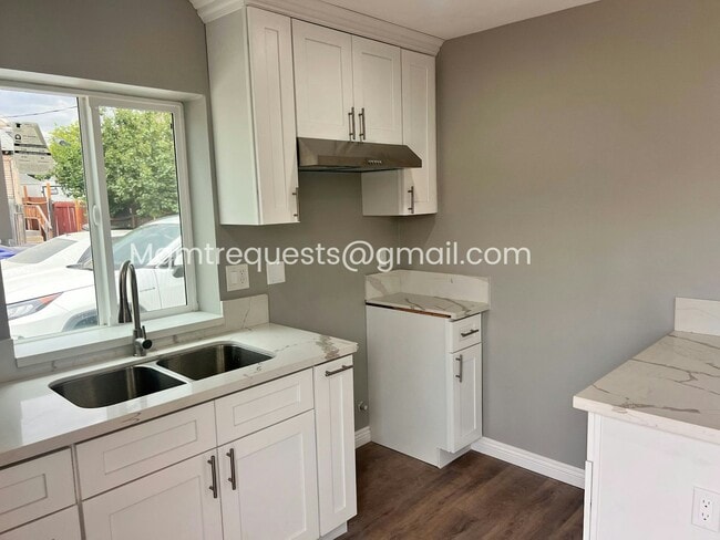 Photo - 3343 Lime St Unit 3345
