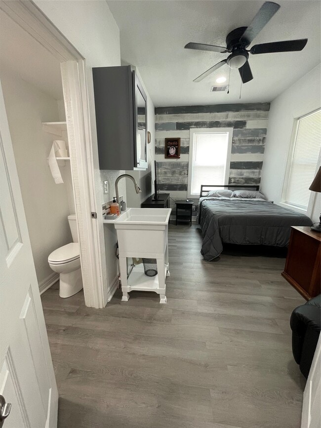 Building Photo - 2302 Avenue H Unit 7