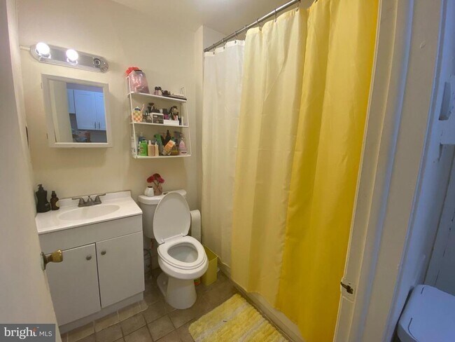 Photo - 1735 Bainbridge St Unidad 1R