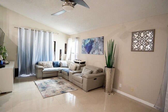 Photo - 156 Colly Way