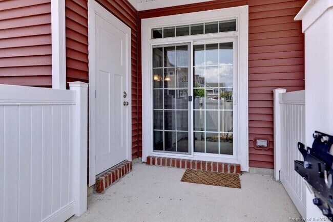 Photo - 406 Promenade Ln