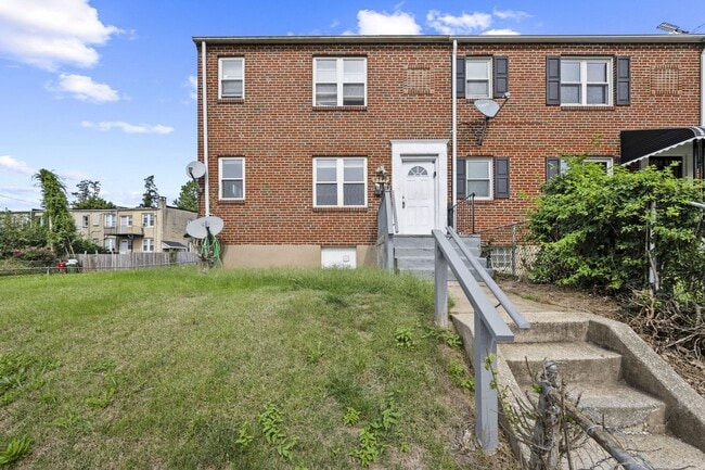 Building Photo - 5349 Nelson Ave Unit 5349A