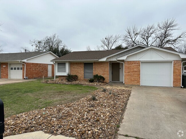 Building Photo - 4 bed/2 bath Bryan home