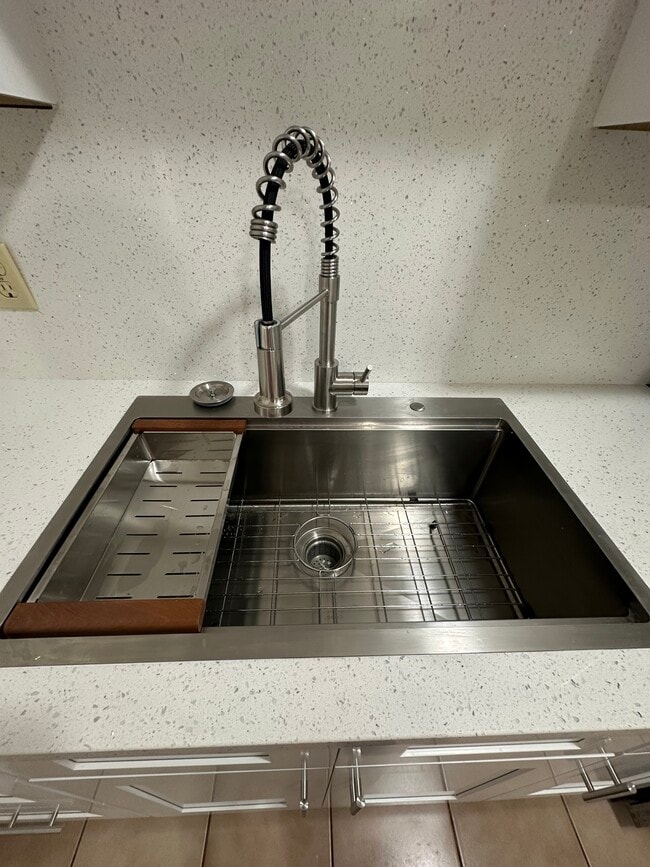 Photo - 8912 SE Parkway Dr