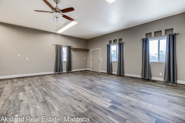 3009 W Lathrop Rd Unit 1