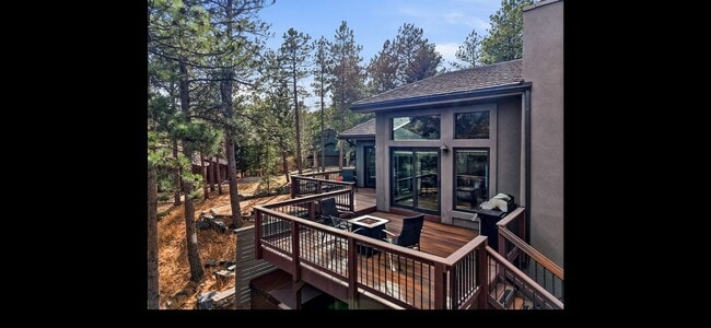 Photo - 2074 Foothills Dr S