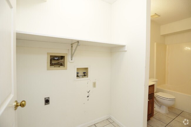 2BR, 2BA Loft - 1280 SF