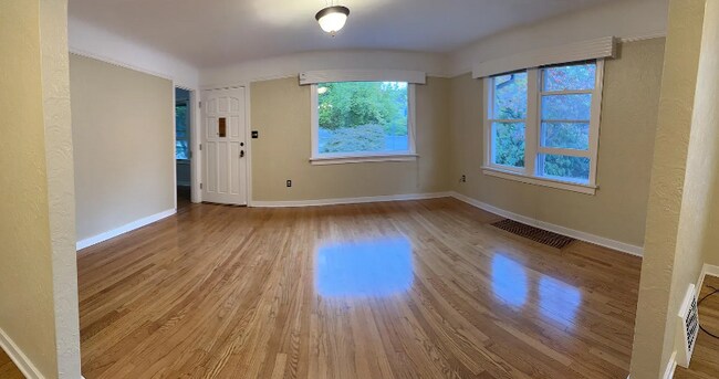 Photo - 4721 University View Pl NE