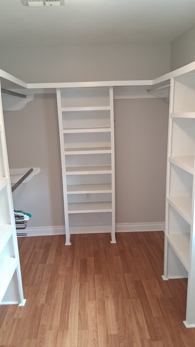 Photo - 145 Aselane St