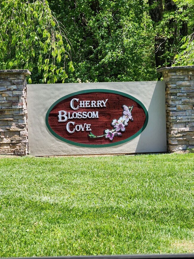 14 Cherry Laurel Ln
