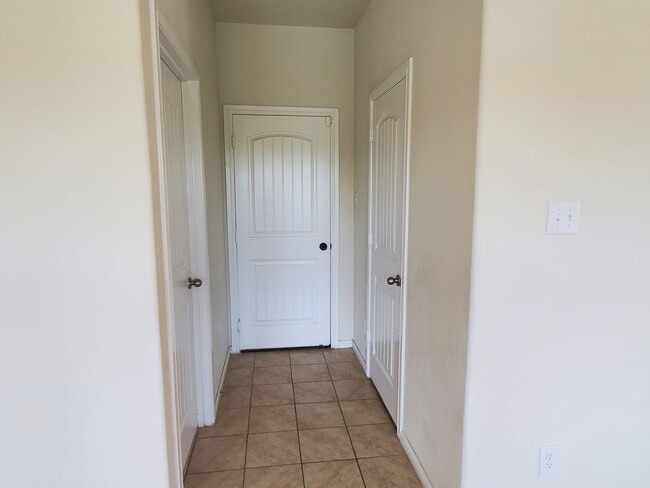 Photo - 248 Crowfoot Dr