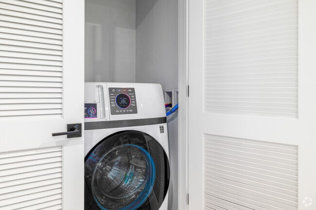 2BR, 2BA - 990SF - Laundry