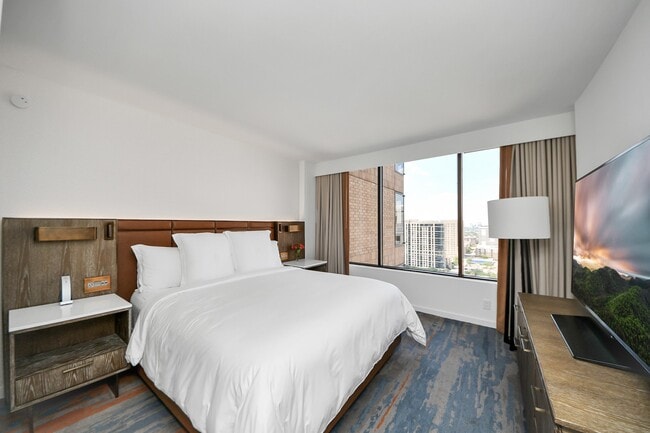 Building Photo - 1300 Lamar St Unit T8