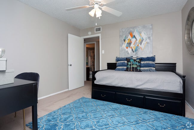 2BR,1BA-B1 - Custer Park