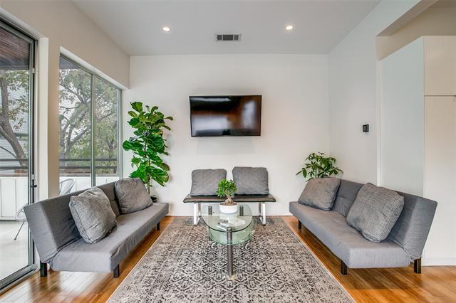 Photo - 4401 Roseland Ave