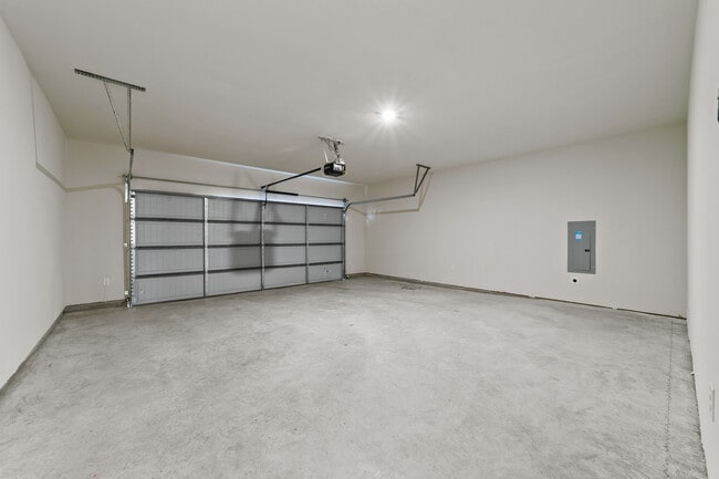 Cochera - Mansions of McKinney