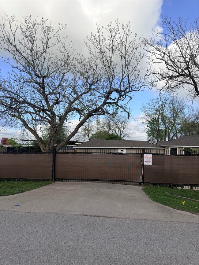 Building Photo - 13217 Player St Unit B