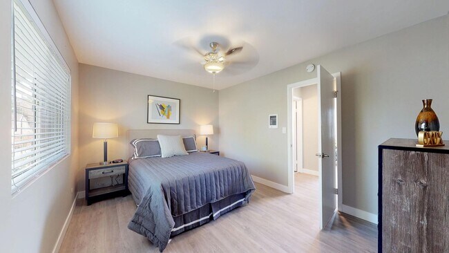 Henry Square- 2 Bed Luxury Townhomes