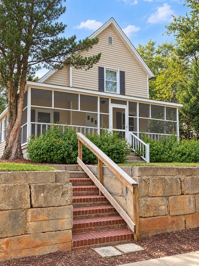 Building Photo - 304 Oliver St