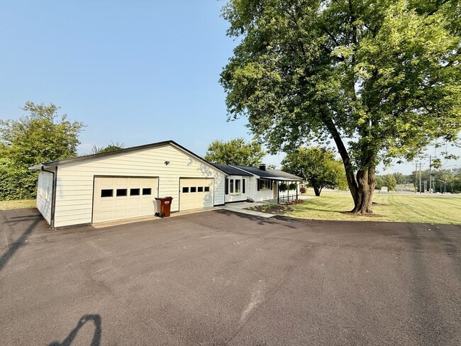Building Photo - Brand new remodeled home in Monroe!