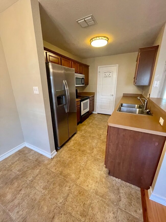 Photo - 3 Bedroom Townhouse for Lease