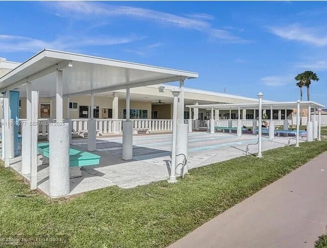 Photo - 5470 SW 25th Way