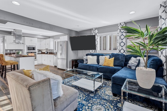 Building Photo - 4909 Fitch Pl NE