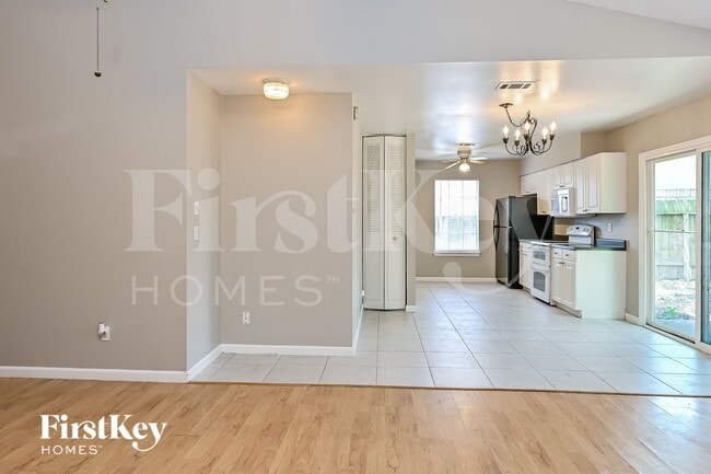 Photo - 2707 Wood River Rd